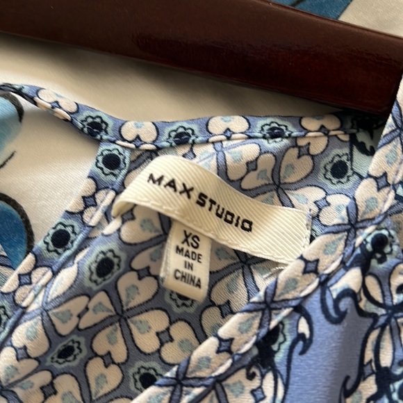 Beautiful Top by Max Studio - Picture 3 of 3